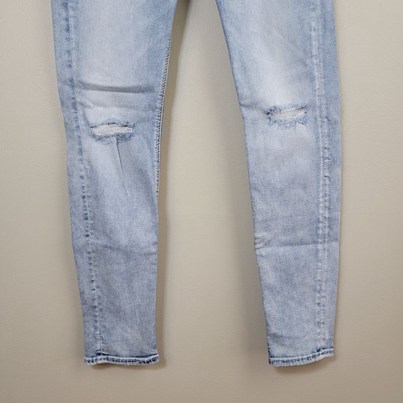 Silver Suki Skinny Jeans Mid Rise Light Blue Jeggings Ripped Knee Stretch 30 10 - Picture 6 of 12